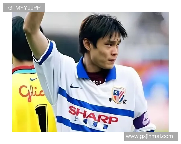 屡创佳绩的足球明星背后的奋斗故事与荣耀时刻